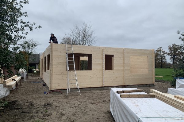 052.23.logwoning-houten-woning-jansen_blokhuizen03.jpg