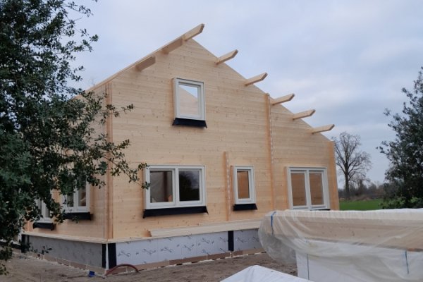 052.23.logwoning-houten-woning-jansen_blokhuizen09.jpg