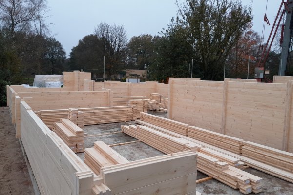 052.23.logwoning-houten-woning-jansen_blokhuizen01.jpg